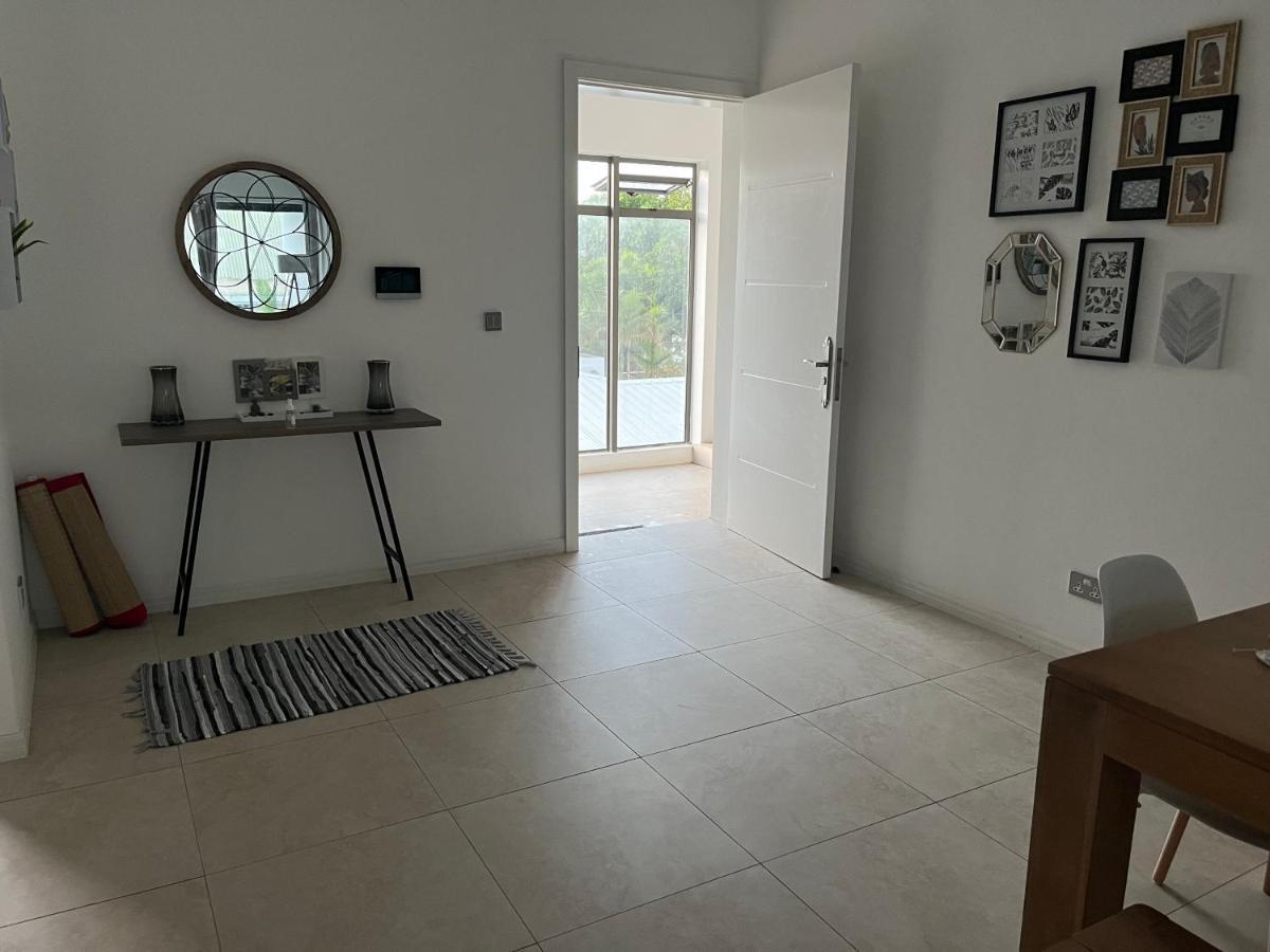Coastal View Apartments Гранд Байе Екстериор снимка