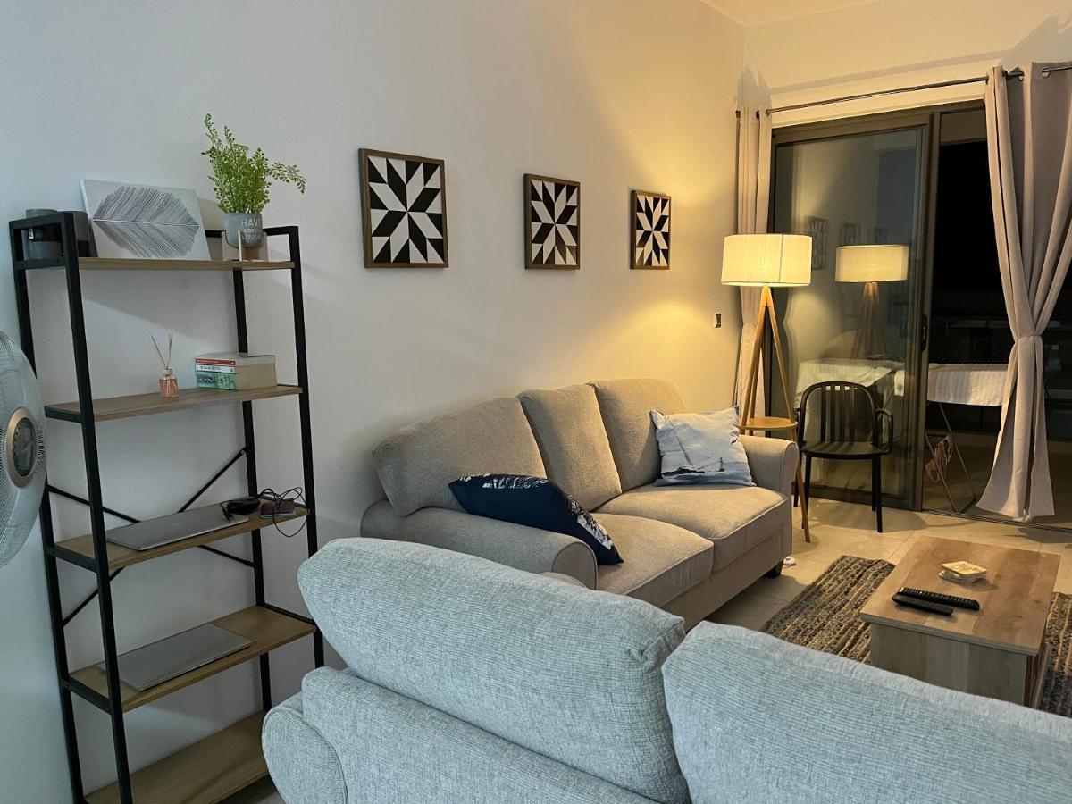 Coastal View Apartments Гранд Байе Екстериор снимка