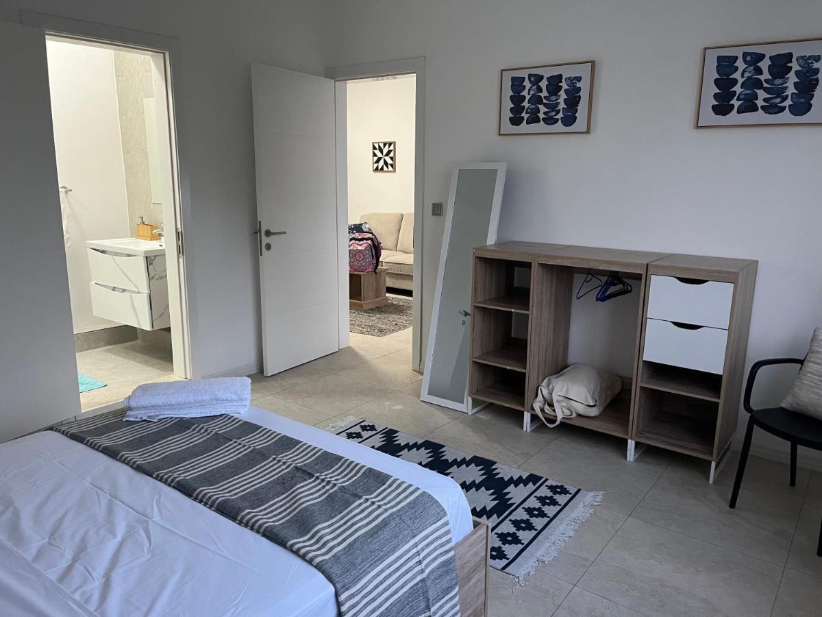 Coastal View Apartments Гранд Байе Екстериор снимка