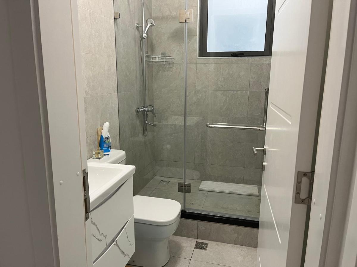Coastal View Apartments Гранд Байе Екстериор снимка