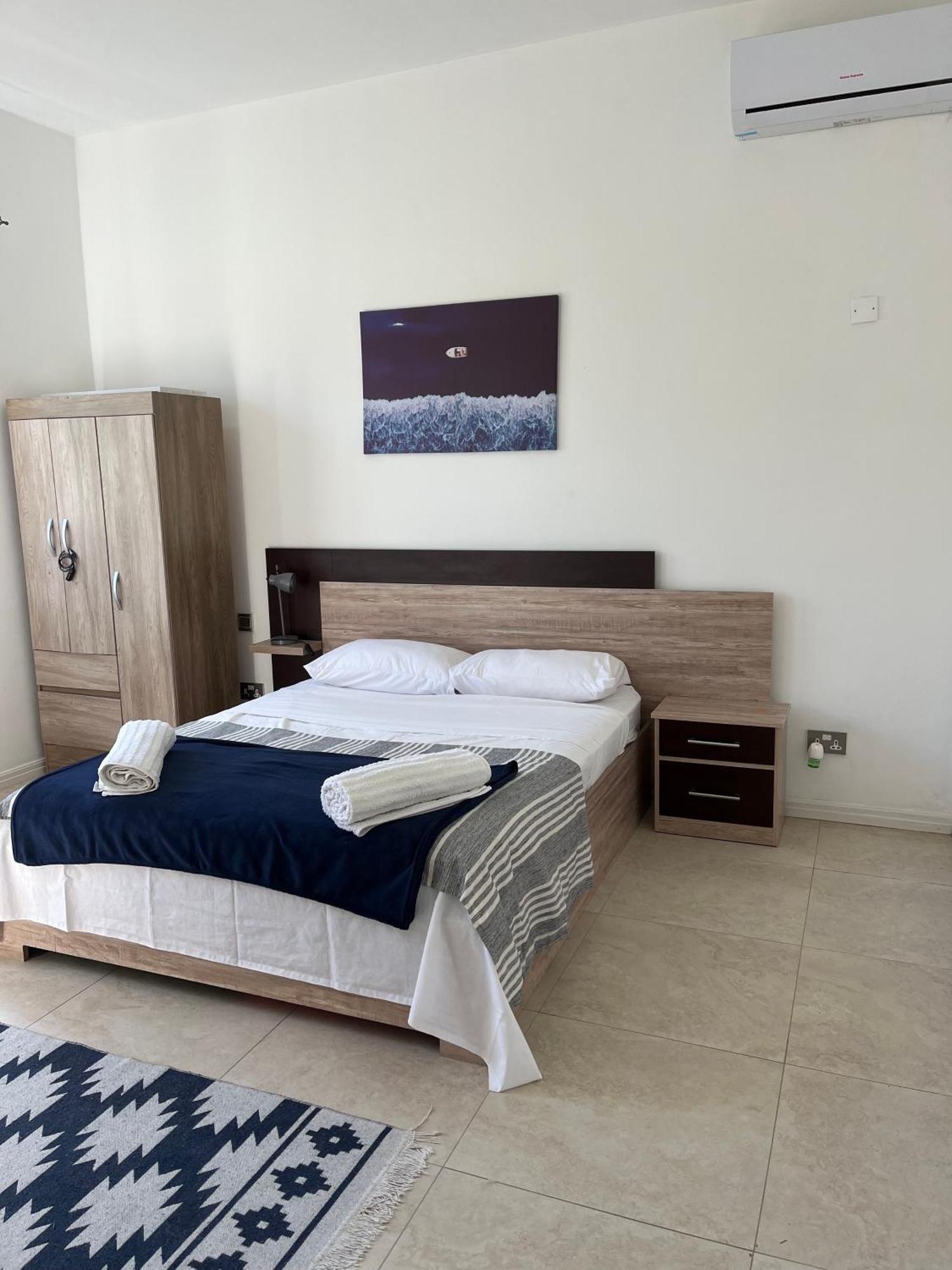Coastal View Apartments Гранд Байе Екстериор снимка