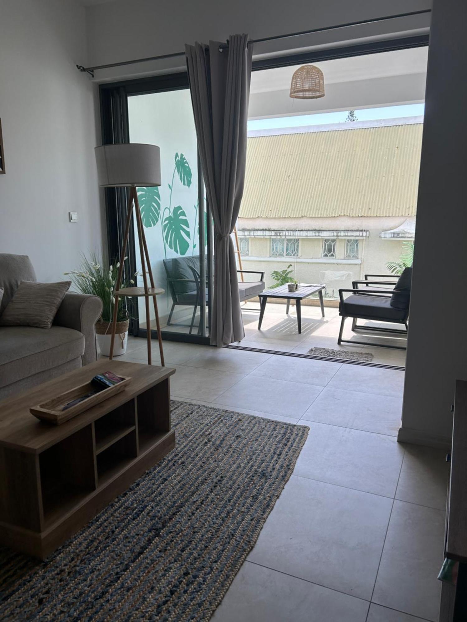 Coastal View Apartments Гранд Байе Екстериор снимка